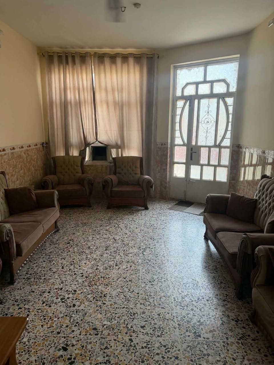 بيت للبيع طابو ملك صرف مساحة 150مسلح قاطين كاشي واسيراميك جاهز بناء حديث بناء طابوق بغداد التاجي حى الحسن العسكري قريب على مدرسه الشهيد هاشم ٤غرف نوم واستقبال ومطبخ وصحيات تم الرد خاص ***********
