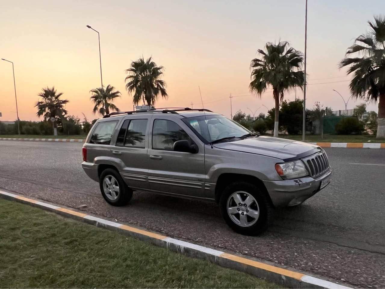 جيب شيروكي موديل 2000 رقم شمال دهوك جديد كير محرك بط اوتماتيك تبريد شغال صبغ احزام جماليه بدون حادث كير محرك تبريد شرط دبلات صدر جديد سعر 65 مكان كركوك 
***********اتصال كركوك, العراق
