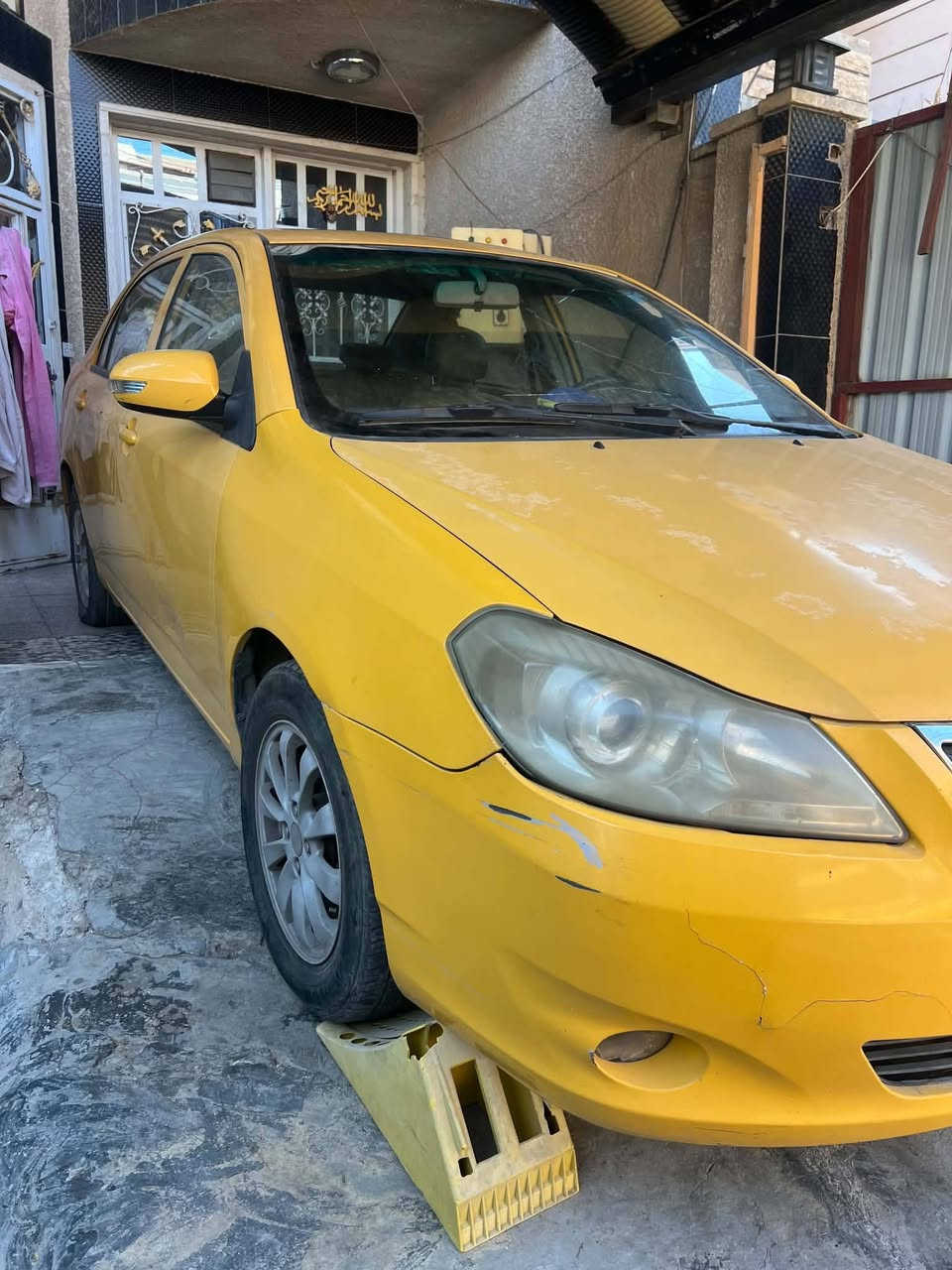 السلام عليكم للبيع byd g3
بصمه كير عادي فتحه كشنات جلد سيارة حلوة وماناقصها شي ماشية 161 الف كيلو
السعر 43 مكان السيارة بغداد الزعفرانية 
‎***********
