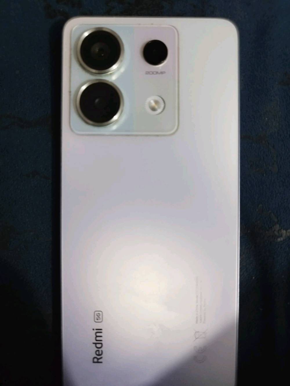 هاتف ريدمي نوت 13 برو 5G
- **كاميرا قوية ثلاثية:** 200 MP الخلفية + 8 MP واسعة + 2 MP ماكرو لالتقاط تفاصيل رائعة  
- **سيلفي ممتاز:** 16 MP تصوير فيديو حتى 1080p@60fps  
- **أداء قوي:** معالِج كوالكوم سناب دراجون 7s جين 2  
- **ذاكرة وتخزين كبيرة:** 12+12 جيجابايت رام / 512 جيجابايت تخزين  
- **شاشة مبهرة:** AMOLED 6.67 بوصة، FHD+، 120Hz، سطوع حتى 1800 شمعة  
- **بطارية وشحن سريع:** 5100 مللي أمبير، شحن 67W عبر USB Type-C  
- **حماية قوية:** Gorilla Glass Victus
---
*الجهاز بي ضربة بالشاشة ممأثرة عليه موضحة بالصورة بيع او مراوس السعر 250 الف عنوان حله مركز واتساب ***********