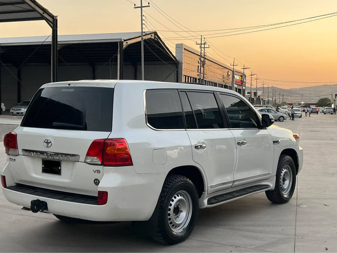 وەنەوشە 2009
پێش و دوای کراوە با 2014
فول مواسەفات GXR V8 
بێ دەعم و لێدراو سەقف و شانی بۆیاخ نیە ٤ یان ٥ پارچەی پەمپە من بە حیزام ئەیفرۆشم 
٤تایەو ویلی لۆک 
گێڕو مەکینە بە شەرت 
دەبڵ ئەکسل و ABS بەشەرت 
*********** السليمانية, العراق
