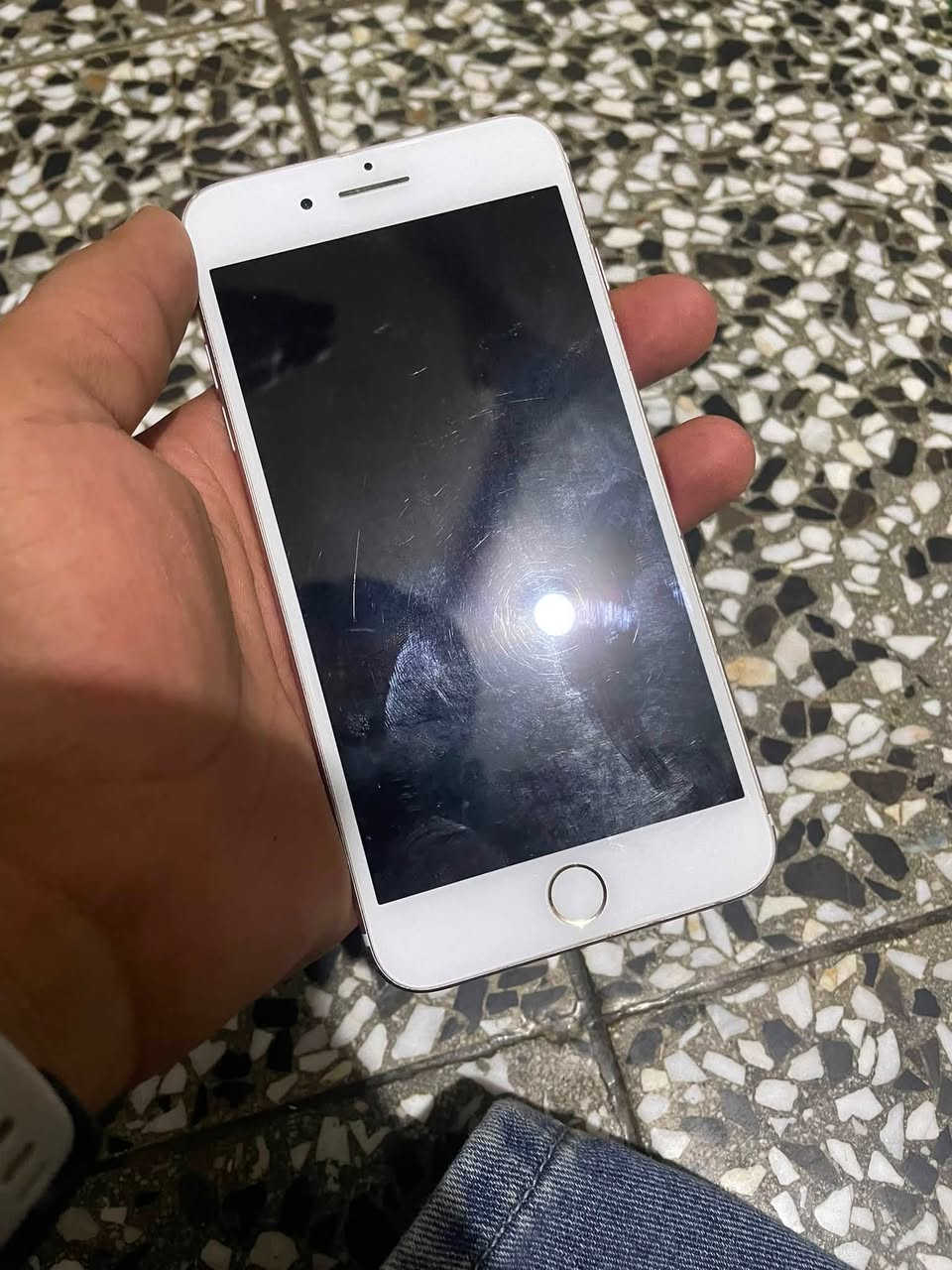 سلام عليكم
ايفون سفن للبيع 

ذاكره 32 

مبدل بطاريه فقط بطاريته 100 جهاز كله شغال بصمه صوت كله شغال 

سعره ٨٠ وبي مجال 

مكان كوت فلاحيه 

للتواصل *********** واتس او اتصال
