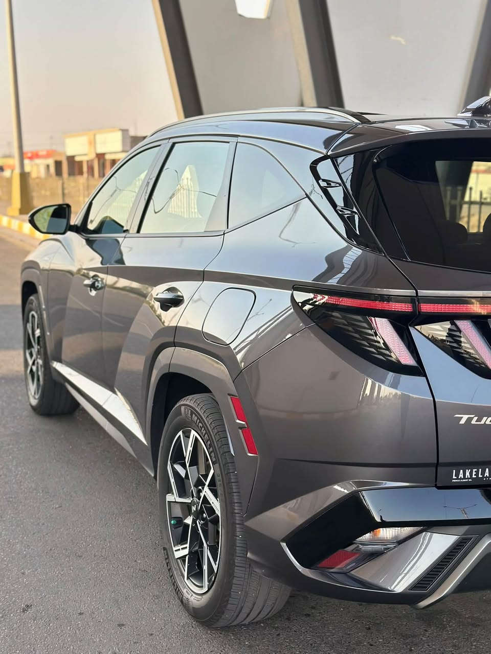 ‏HYUNDAI TUCSON N-LINE HYBRID 2025
  
📍السياره موجوده في الانبار الرمادي 

السعر 2️⃣0️⃣5️⃣ قفل وماكو هيج سعر 

هونداي توسان  ان لاين هايبرد 2025 رقم اربيل باسمي 
المسافة المقطوعه 30 مايل  
اللون . فيراني 
محرك. 1600cc
الموديل 2025
صبغ بنيد فقط 
بدون دواخل شرط الفحص 
ارباك راجع سستم شركة 
                  ======= الاضافات👇👇 ======

فتحه بانوراما 
شاشة كبيره نفكيشن 
بصمة .
رادار امامي
 مانع تصادم
تحديد مسرب .
نقطة عمياء .
كاميرا خلفيه
كراسي كنتاره + جلد 
كراسي كهرباء
طارة مدفية .
كراسي مدفية
مثبت سرعة
تحكم ستيرنج
نظام قيادة ذاتية 
تشغيل عن بعد سياره 
شاحن وايرلس
هاند بريك كهربائي
حساسات خلفيه
دفع رباعي 4X4 
باب خلفي كهرباء 
اضويه اماميه زنون LED
كشافات ضبابي LED 
اضويه خلفيه LED
نظام GPS+ خرائط 
3 انظمة قياده Sport /ECO / Normal
كندشن مركزي امامي + خلفي 
بلوتوث 
مدخل AUX + USB

🚗🚗حادث السياره كما موضح في الصور 🚗🚗

نقصها البوابه الاماميه 

التواصل : ابو عبدالله / ***********
