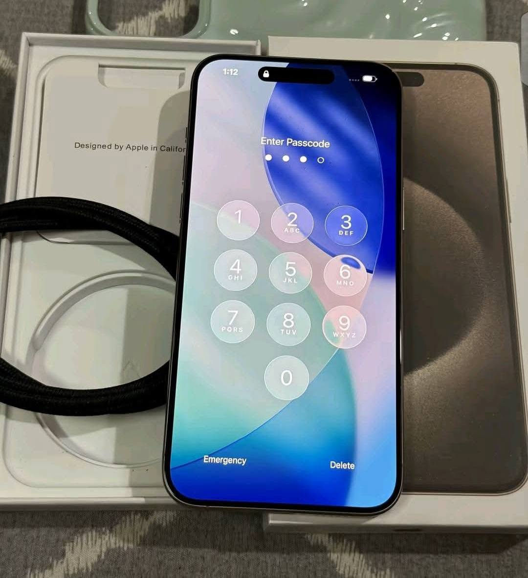 ايفون 15 برو ماكس (( دبل سيمكارت )) كلشي بل جهاز بلادي للبيع او مراوس :- 
ذاكره 256
لون تيتانيوم مميز 
بطرايه 85 
دبل شريحه 
كامل ملحقاته 
الجهاز ع وضعع الشركه كفاله عامه من كلشييي  فقط مستبدل كامره (( قاريه قطعه اصليه من ابل✅)) يعني مو تجاري لا اصلي من ابل وعندي الفيس ايدي من وكفت الكامرات وكف وياهن كلولي يصلح بس اني عفته وهاهيه باقي الجهاز ع وضع الشركه مكفول من الزلغ السعر 750 العنوان بغداد 
*********** بغداد, العراق
