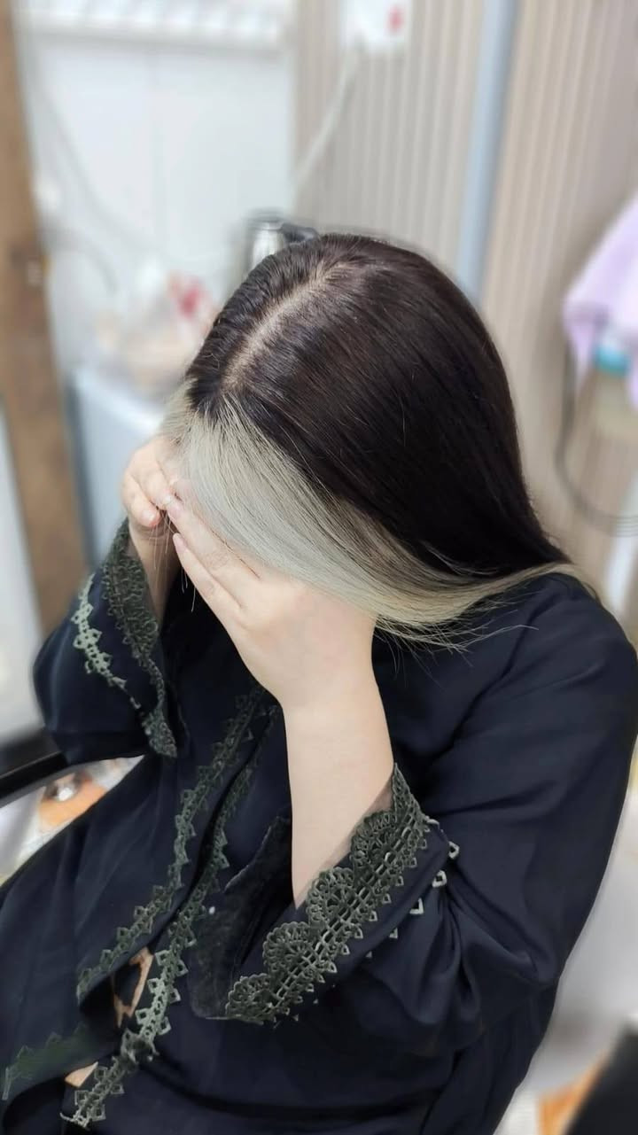 جمال الشغل❤️‍🔥❤️‍🔥
تخصيل سلفوون ع شعر مصبوغ حماراتت كدرت اطلع هل لون الدمارر 🩶🤍
صالون ڪوافيرة جنى 🤍
العنوان.. 
بابل _المسيب_حي المعلمين الاولى _فرع مطعم المعموري *
للحجز خاص او الاتصال على الرقم واتساب ***********
