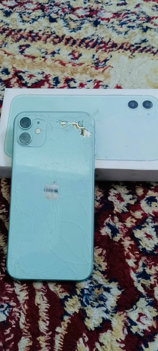 آيفون ١١ • بطارية ٧٢٪ • فيس ايدي معطل