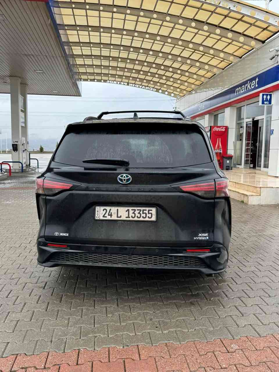 للبيع تويوتا Sienna 2022 XSe Hybrid ‏Toyota
بدون صبخ
قبات مواصفات
فتل حساس فتل رادار
صندوق شفت بابين كهرباي شفت
سلايد
محرك هايبرد 2.5 لتر
قوة إجمالية 245 حصان
ناقل حركة أوتوماتيك CVT
7 مقاعد
*عداد 150 ألف مايل كوشن  هيتر
اقتصادية جداً بالوقود؛ استهلاكها المعلن حوالي 6.6 لتر/100 كم FWD و6.7 لتر
عدادات رقمية 12.3
أبواب جانبية كهربائية
كاميرات 360وحساسات ومجموعة أنظمة أمان متطورة
مقاعد مريحة وتجهيزات فاخرة للرحلات والعائلة.
*سعر 315
***********
‏موقع دهوك. ‬
