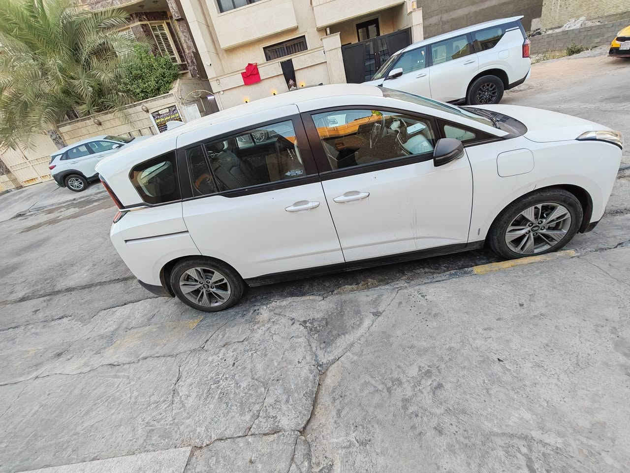 كهربائية بالكامل السعر ١٧ مليون مطلوبه للشركة اني اسدد بدون قطرة بانزين مثل تسلا  بغداد حي الجامعة
***********
