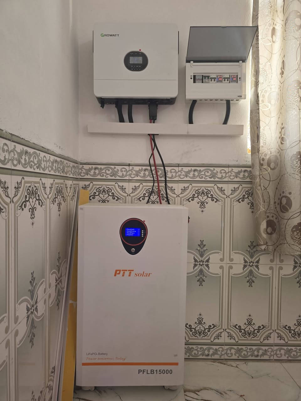 ☀️⚡ تم بحمد الله وعونه، اليوم الثلاثاء الموافق 08/09/2026، إكمال نصب وتشغيل منظومة للطاقة الشمسية في #قضاء_مندلي – #حي_العسكري ⚡☀️
🔋 منظومة تخزين طاقة بدون ألواح شمسية

🔋 سعة البطارية: 15 kWh

⚡ تجهيز 15 أمبير نهاراً وليلاً بالتناوب مع التيار الوطني.
مكونات المنظومة:

1️⃣ 🔋 بطارية Felicity Solar سعة 15 kWh

2️⃣ ⚡ إنفرتر Growatt بقدرة 6 kW

3️⃣ 🛡️ بورد خاص بالمنظومة مع حماية متكاملة

4️⃣ 🔩 هيكل حديد مغلون مقاوم للصدأ
📌 ملاحظة:

نحن لا نعمل ببطاريات التجميع الرديئة، ونحرص على استخدام معدات ذات جودة واعتمادية عالية.
👥 بإدارة:

#عمر_ياسين

#حسن_شيرازي
📞 للاستفسار والتواصل:

***********

***********
