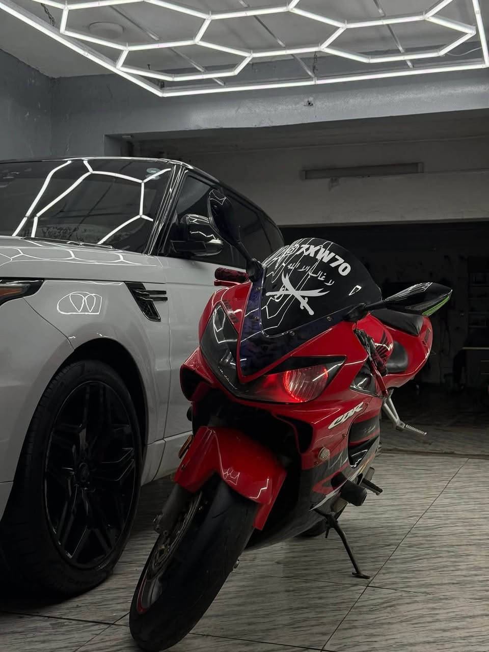 السلام عليكم
للبيع او المراوس بمحرك اكبر
Honda F4i

محرك 600cc

4 سلندر

ناقل حركة 6 غيارات

گير ومحرك كفالة

شلعة تشك الكاع

كهربائيات مكفولة كلة بلادي اي واير چطل ماكو

نضافة الكفرات 90‎%‎

باتري جديد

تايرات جدد

بلكات جدد 

فلاتر جدد

راديتر جديد يعني انسة شي اسمة حماوة

منضف الثلاجة والنوزلات وغرف الاحتراق يعني ادامة كاملة للمحرك

مي احمر زيتي

دهن موتول وبانزين محسن

عليها زراعة عيون حمر 

وبيهة منضومة زنون عالي ناصي

يعني من الاخير دراجة معتني بيها بشكل

الدراجة رقمها بغداد بأسمي لوحات انجليزية

تحويل ثاني يوم

مكاني بغداد حي العامل

السعر 4,800$ يعني 48 ورقة
رجائاً مايعجبك السعر اعبر المنشور السوك كلشي بي

***********
