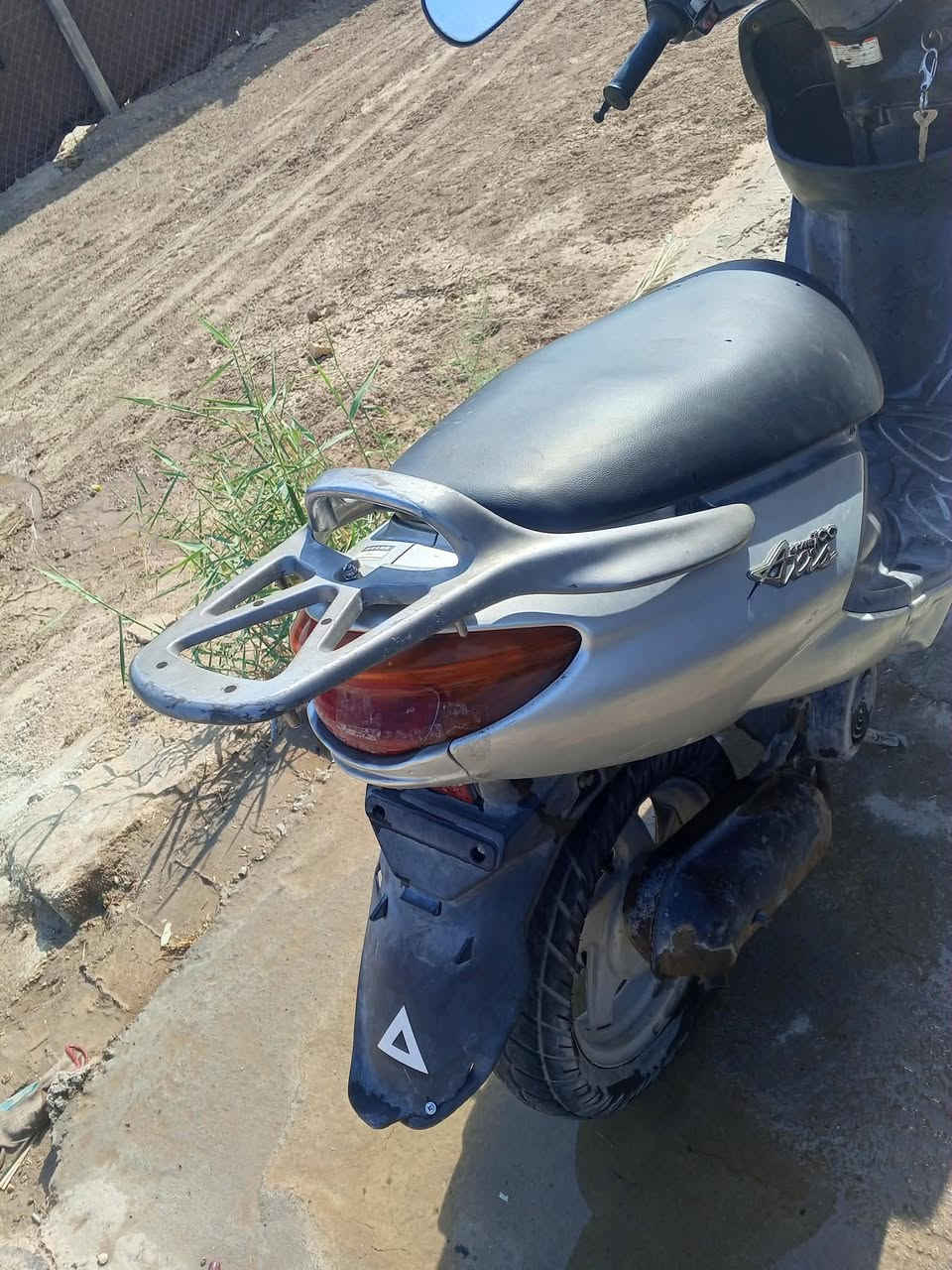ماطور اكزز للبيع شرط مكينه  مامفتوحه سلف شغال اشاير لايت بك لايت هورن كلهن شغالت ماتصرف ربع ع ماطور 
السعر ٤٠٠  مكان موصل الايمن
***********
***********
