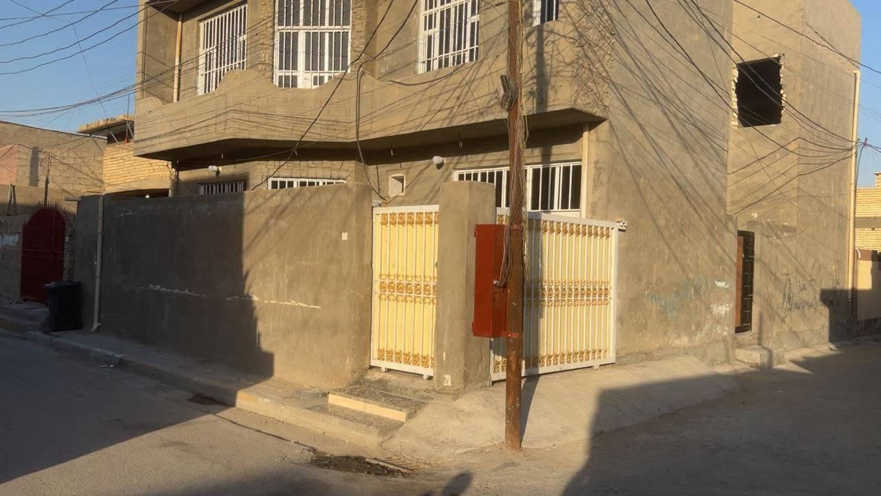 السلام عليكم بيت لايجار طابق ارضي يتكون من ستقبال وغرفه وصاله ومطبخ وكراج وملحقات داخليه وخارجيه
المكان بغداد جسر ديالى لعريفيه  حي لاامير قرب مدرسه كعب بن زهير اي ستفسار لاتصال عل الرقم ***********
السلام عليكم بيت لايجار طابق ارضي يتكون من ستقبال وغرفه وصاله ومطبخ وكراج وملحقات داخليه وخارجيه
