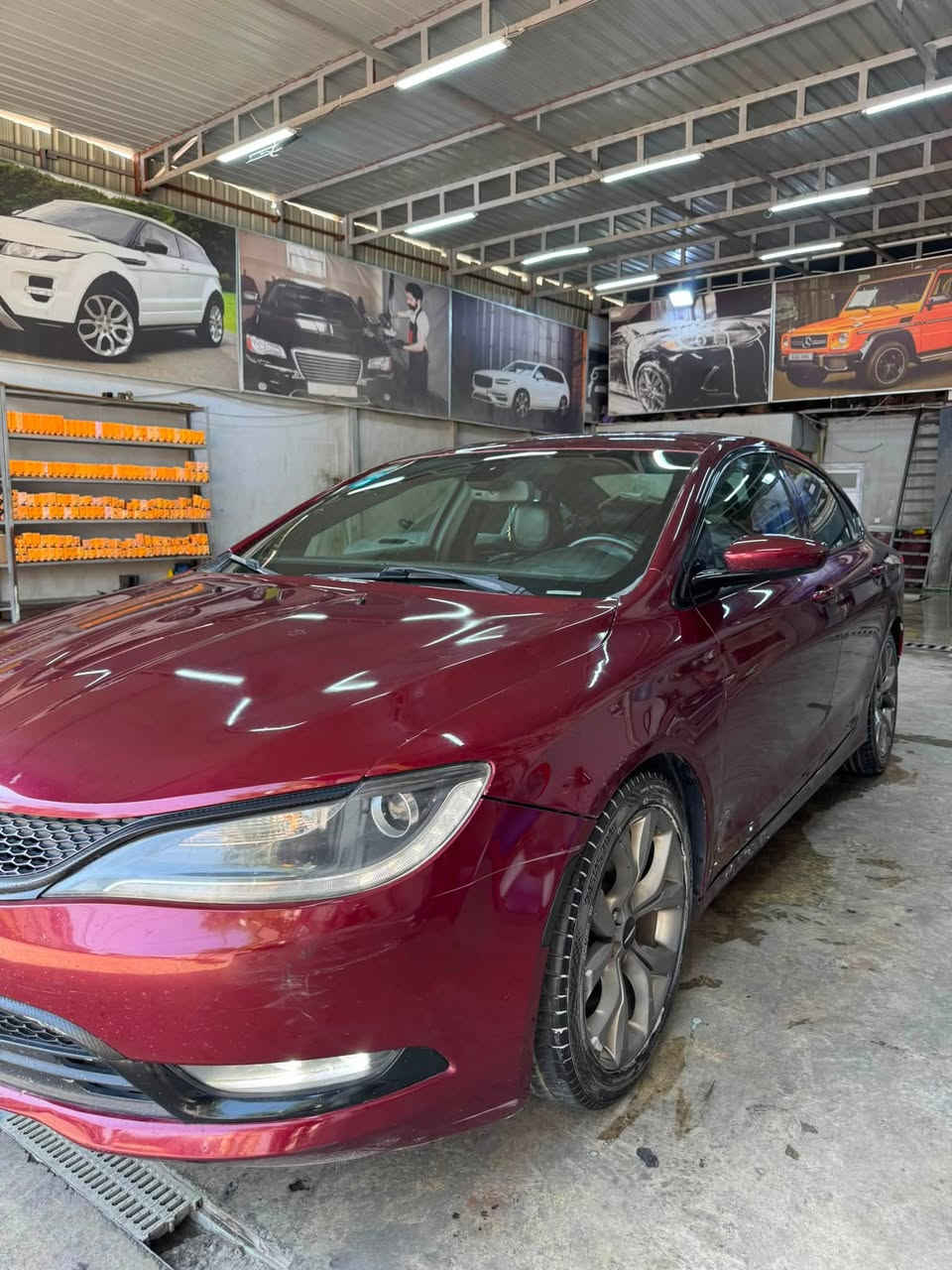 20015 s200
(للبيع)
فول مواصفات 
بانوراما كشنات هيتر ستيرن هيتر 
مع تحكم كشنات كهربائي 
قطعتين تبريد 
سماعات Alpine 🔊  (10)
كشنات جلد 
السيارة 3 قطع صبغ
محرك (2.4)
منضومة زينون ب (350)دولار   
سيارة شرط مكينة وكير
مكانها (بغداد)
رقم المبايل (***********)
سعرها بلاش (90)
