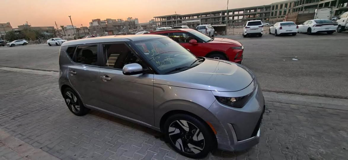 🚗 كيا صول موديل 2023 جي تي لاين
السعر اتصل مناسب لغرض السفر

فول 1/1 رقم اربيل باسمي تحويل ثاني يوم
🔧 المواصفات الفنية:

 • المحرك: 4 سلندر سعة 2.0 لتر
 • ا
 • نظام الدفع: أمامي (FWD)
 • الوقود: بنزين
 • صرفية وقود قتصاديه

 • شاشة كبيرة 
, فتحه 
 • بلوتوث
 • كاميرا خلفية
 • مكيف هواء
 • تحكم بالمقود
 • أنظمة أمان (ABS – ثبات إلكتروني – مانع انزلاق)

📊 تفاصيل السيارة:
▪️ الموديل: 2025 
▪️ اللون: سلفر
▪️ الممشى. 🔟 000
▪️ الحالة: باب 🚪 مبدل 
▪️ الاتصال على الرقم التالي ***********  واتساب

