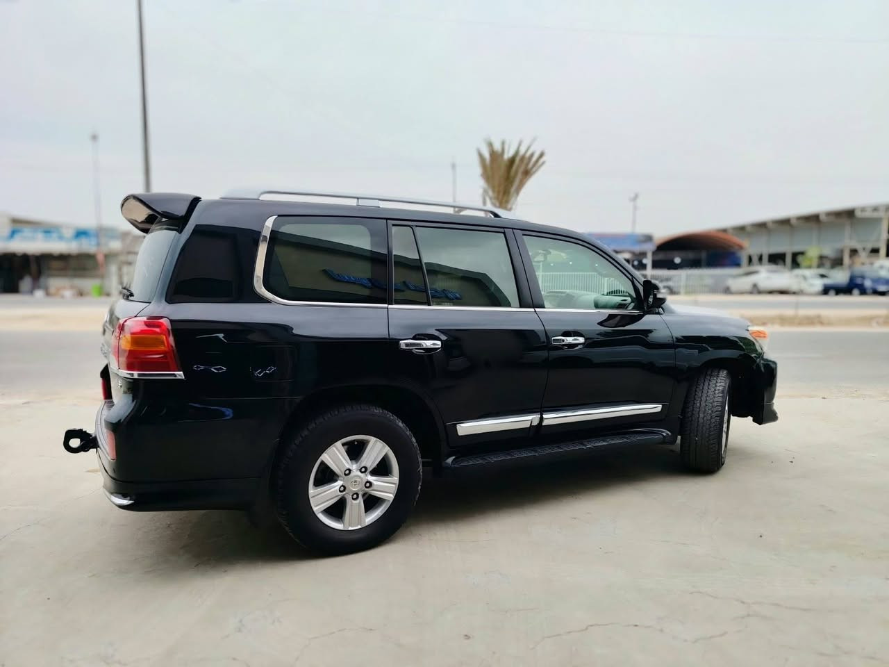 لاندكروزر GXR • ٢٠١٥ • بدون صبغ