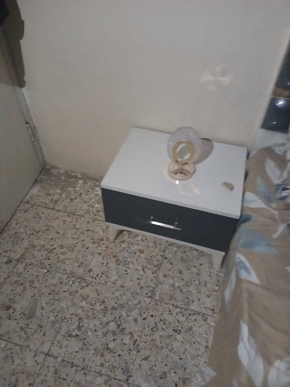 مرخصت ادمن عندي غراض مستعمله بس اخو جديد عندي غرفه نوم ونص تخم قنفات وجربايه.خشب لي يحب يراسلني واني حاظر خاص مفتح وعلى رقم ‏‪***********‬‏
