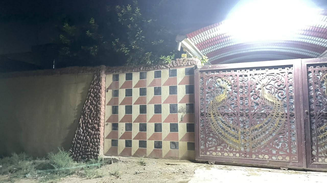 دار للبيع مساحة 327 سند تحويل  عنوان منطقة الرشيدية  طريق حلة قاسم
يبعد عن الشارع العام 400متر  بناء 2021
 البيت سند 25 
يحتوي البيت ع  
أستقبال  9×4
غرفتين 4×5
هول 4×10.50
مطبخ 4×5
درج دور 
مخزن طابق ثاني فقط
مجمع صحيات داخلي وخارجي  
وجة 12.50×26 
 شارع البيت 8متر 
يحتوي ع حديقة كراج  كما موضح بصور 
ل الاستفسار اكثر مراسل الصفحة 
الاتصال ع  رقم ***********
