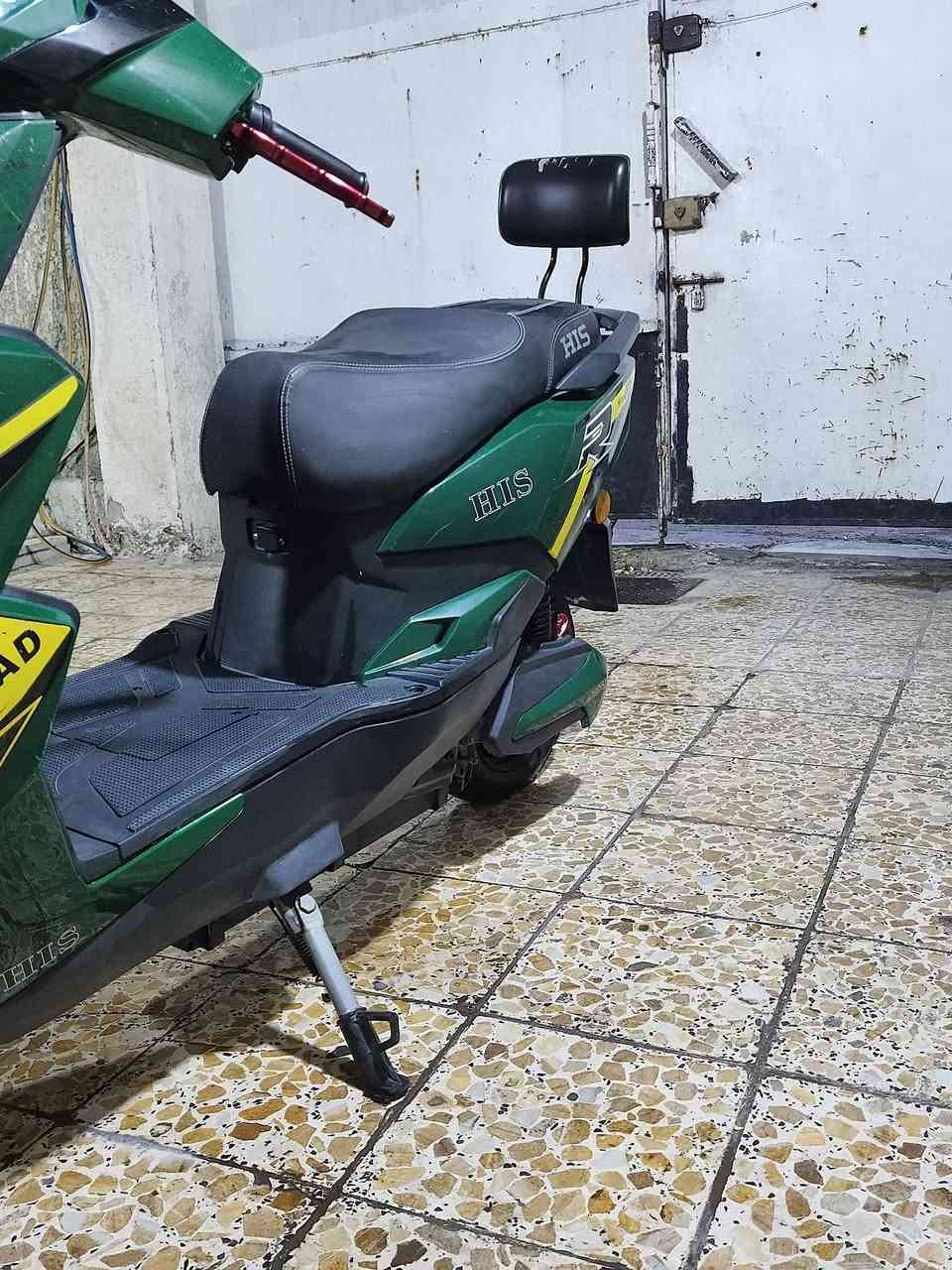 السلام عليكم دراجة شحن سكنس 2025 دراجة كلشي ما مبدل بيها ونظيفة مال طالب علا كد المدرسة الله شاهد وبيها منفذ USB  ولايت عالي ناصي دراجة من انتهت المدرسة لحد الآن ولباتريات حجرن نقص بس باتريات وكلشي جديد ونضيف وسعر 400 وبيها مجال للشراي مكانها بغداد الشعب هاذا الرقم للتواصل ***********
