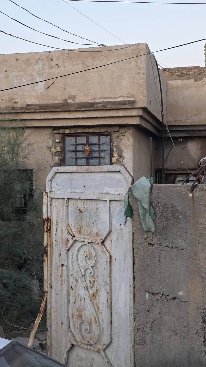 السلام عليكم
بيت للبيع طابو ملك صرف مساحة ١٠٠ م مكانة ال ١٠ الاف تفاصيلة بالصور موجودة 
السعر ٣٤ وبي مجال 
***********
