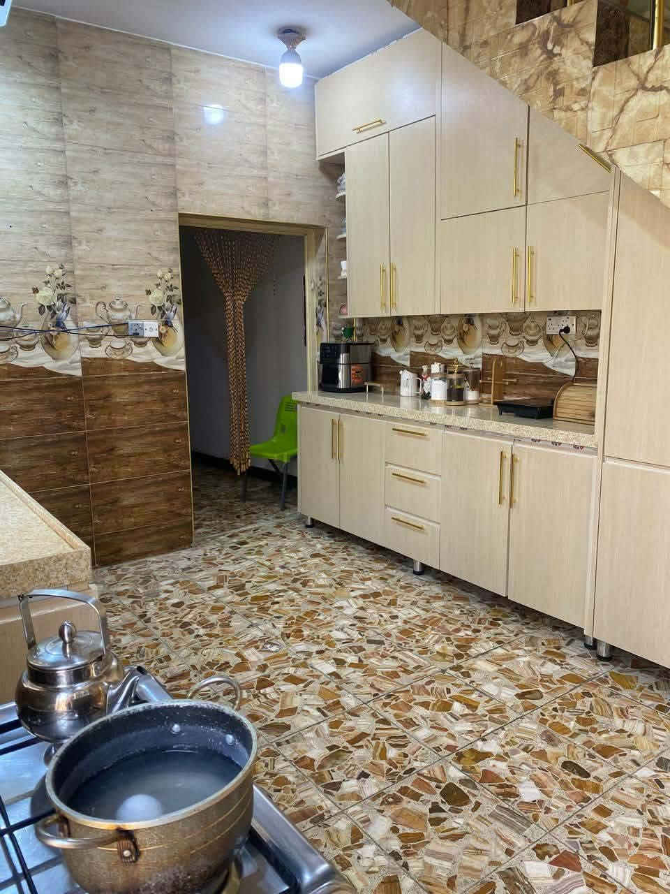 السلام عليكم
مشتمل للبيع طابو صرف مساحتها 70 متر الواجهه 6ونص والنزال 14 متر تقع في ابو دشير بالشهداء قرب اسواق خوخه بناء حديث سنة 2021

تحتوى الدار على استقبال 7 متر ومطبخ كبير وصحيات

وفي الطابق الثاني غرفه نوم 7 متر وصحيات

للاستفسار عن السعر الخاص مفتوح

للاتصال *********** واتساب مفتوح

لرؤية منشوراتي اكتب دلالية ابو كرار الشويلي للعقار وراح تشوف كل شي موجود واي شي يعجبك راسلني عليه وتدلل وانا بخدمتك ومستعدين لعرض عقاراتكم لدينا اتصل بنا واتس اب او ماسنجر وبالخدمه
