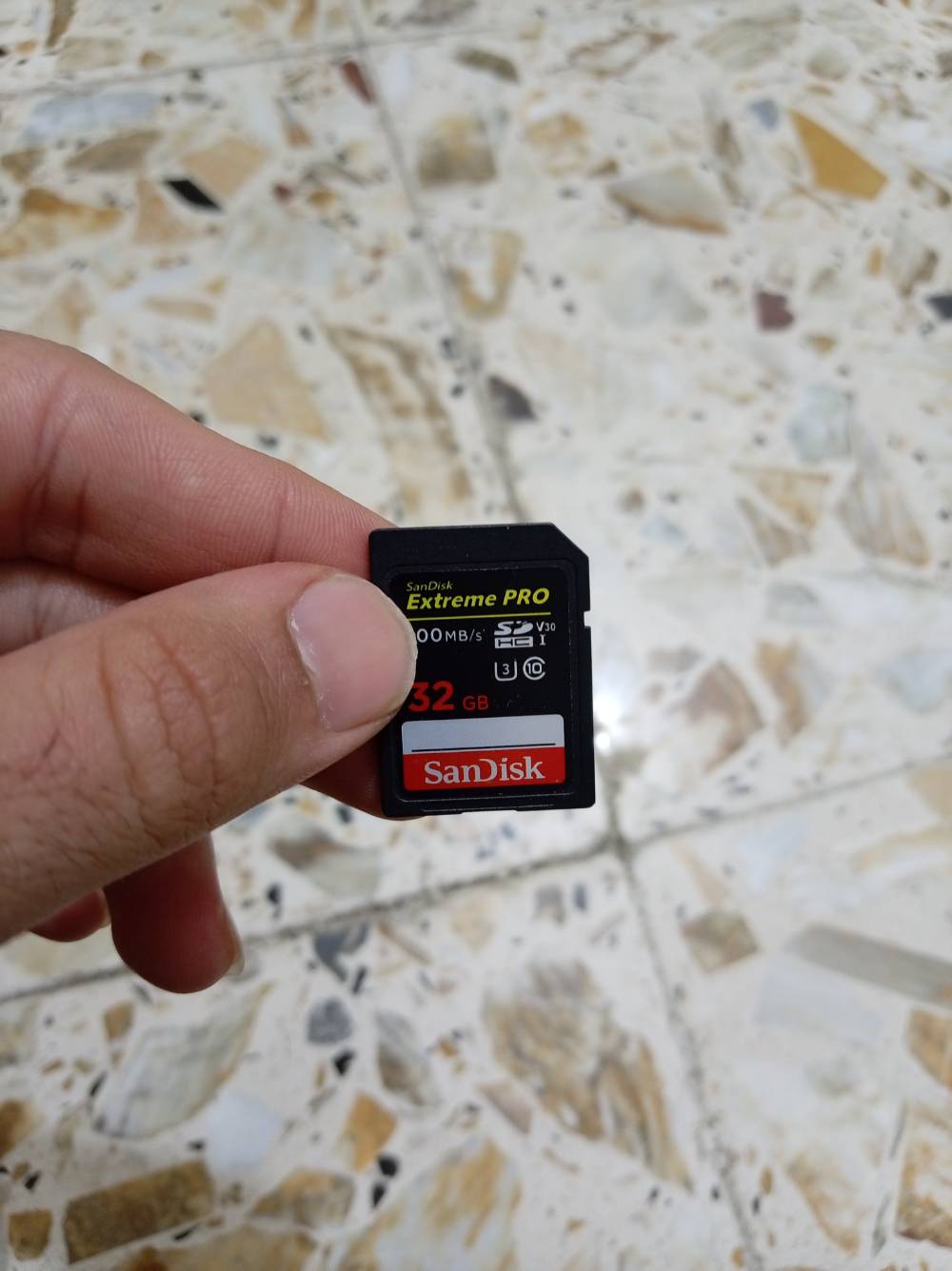 نيكون ٣٢٠٠D • نظيفة • ٣٢ جيجا هدية