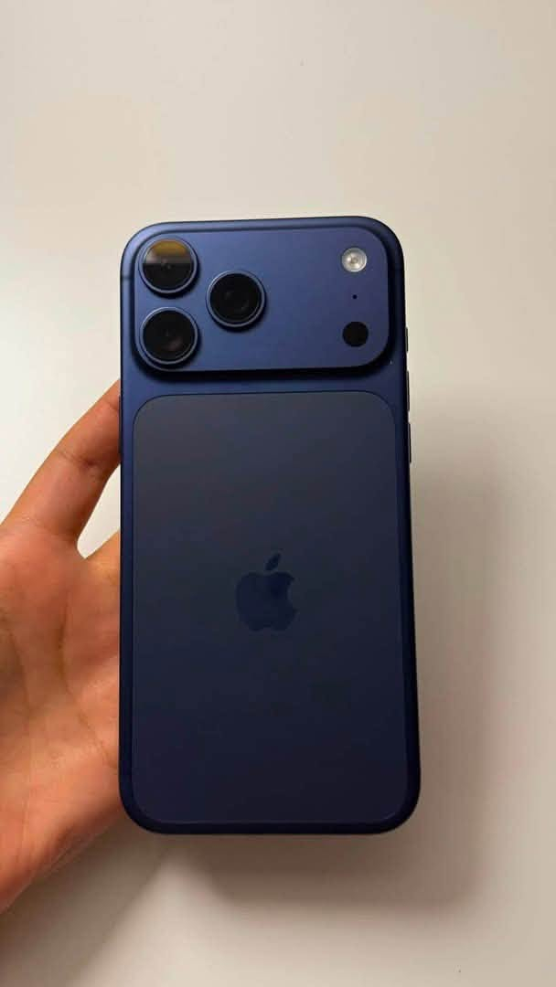 iPhone 17 Pro Max  TB blue
ايفون 17 برو ماكس نيلي

ذاكره 1TB  تيرا

بطاريه 100/ مشحون 35 مرات 

نضافته 100/100

تك سيم za

السعر خاص او اتصال 

موصل / حي السكر 

توصيل ماعندي

***********
