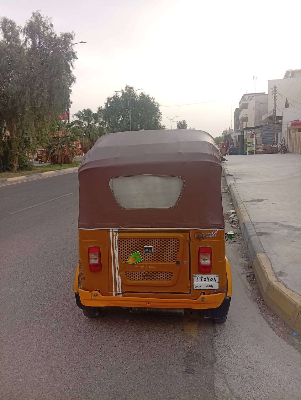 تكتك للبيع موديل واحد وعشرين معمره بس دوس رقم بغداد ***********
