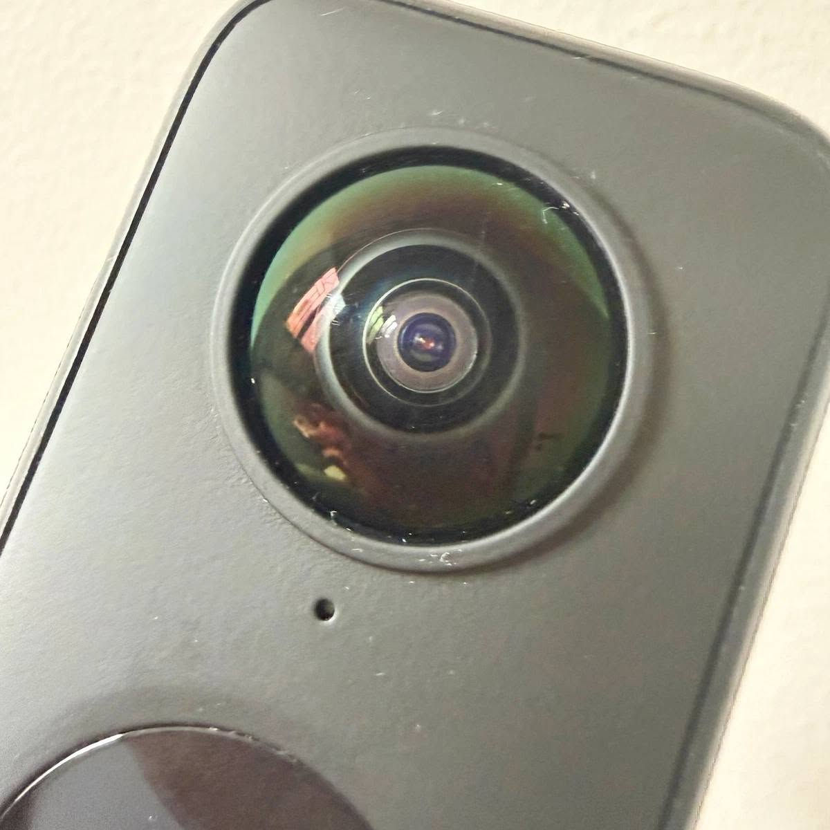 كاميرا الحركة Insta360 X2 بدقة 5.7K بزاوية 360 درجة، بحالة ممتازة مع حقيبة وكابل شحن اصلي هاتف *********** 