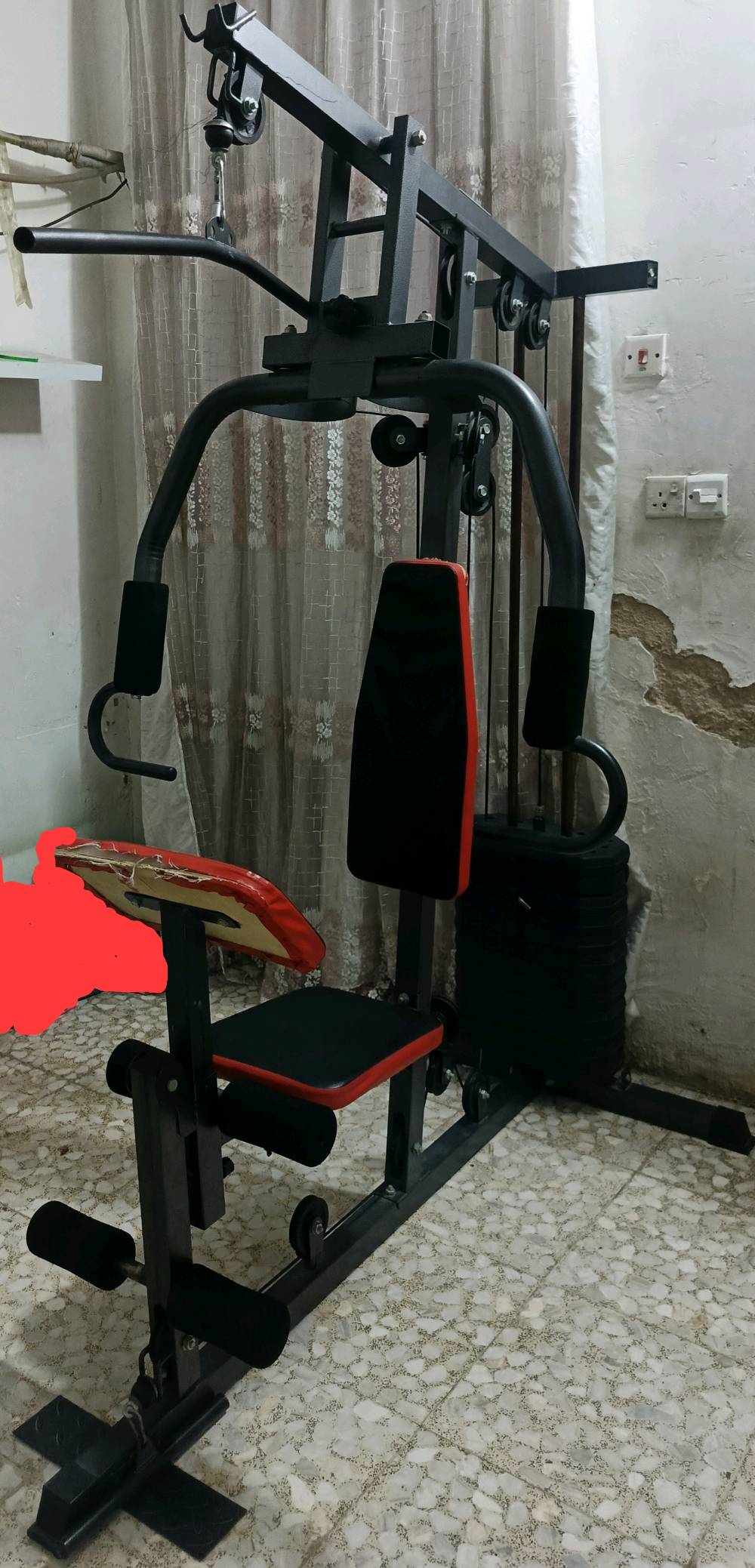 جهاز جيم منزلي متعدد التمارين Multi Gym، مناسب لتمارين الصدر والظهر والأكتاف والذراعين والأرجل، يعمل بنظام الأوزان والبكرات، تصميم عملي ومناسب للبيت، ويتيح أداء مجموعة متنوعة من التمارين بجهاز واحد.للاتصال والمراسله ***********
وين موقعك بالعراق حتى يعرف المشتري إذا الاستلام من نفس المنطقة أو تحتاج توصيل؟: 
بغداد الامين الثانية 
هل ويا الجهاز كل الملحقات كاملة مثل المسكة العلوية، مسكة التجديف/السحب، وحزام أو أي إضافات ثانية؟: 
كامل الملحقات