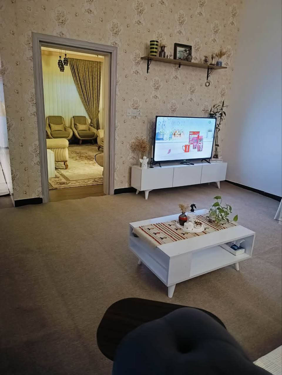 دار سكن زراعي للبيع 🏠
⭕العنوان : طريق السنية/ ام طباشي
⭕مقابل محطة تعبئة وقود الشموس

⚪طابقين 
⚪ كونكريت مسلح 
⚪بناء حديث 
⚪طابو زراعي سند 25 
           ✨منطقة خدمات كاملة  ( كهرباء،ماء،تبليط)
المساحة :139 م²✅
الواجهة : 6،80 متر

  ⭕التفاصيل⭕

غرف نوم عدد 3/صالة عدد 2/ استقبال / مطبخ /مجمع صحي عدد 2

الاستفسار /***********
