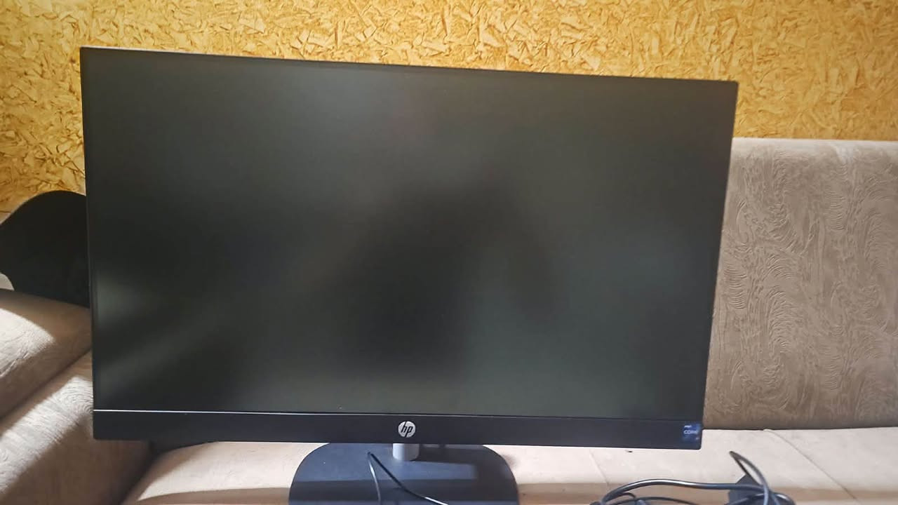 حاسبه اجي بي للبيع: HP All-in-One Desktop 27-cr0xxx
المعالج: Intel Core i7-1355U — الجيل 13

الرام: 16GB

النظام: Windows 11 Pro

الشاشة: لمس، يدعم 10 نقاط لمس

نوع الجهاز: All-in-One مكتبي

[١٦‏/٨، ٢:٢٥ م]  هاي مواصفات الحاسبة اللي بالصورة 👇

*مواصفات الجهاز HP All-in-One*

- *النوع*: `HP All-in-One Desktop 27-cr0xxx`

- *المعالج*: `13th Gen Intel Core i7-1355U 1.70 GHz` الجيل 13

- *الرام*: `16 GB` 

- *النظام*: `Windows 11 Pro 64-bit`

- *الاصدار*: `24H2`

- *الشاشة*: تدعم اللمس 10 نقاط + قلم

جهاز قوي كلش للدراسة والبرمجة والتصميم الخفيف وبرامج الاوفيس والانترنت. 

المعالج i7 جيل 13 + 16 رام يخلي الجهاز سريع وما يعلق.للاستفسار ***********  *********** السعر مليون وربع بي مجال
