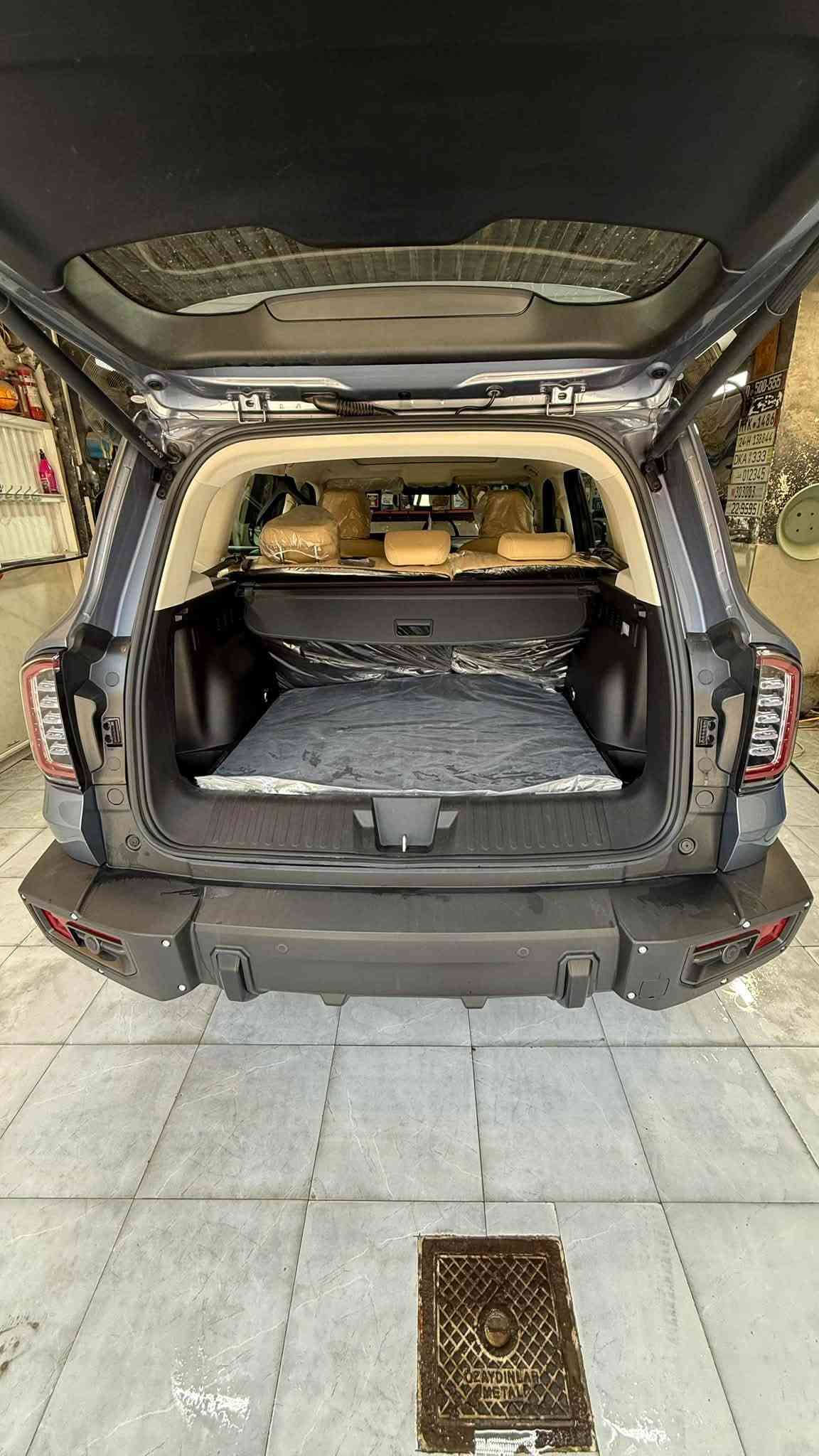 السلام عليكم … 
للبيع Haval Dargo 2025 
السيارة كفالة عامة من الشخط .
گير + مكينة (كفالة شرط الفحص ) 
رقم بصرة بأسمي تحويل مباشر 
فول مواصفات ( مواصفات 2Wheel )
بعده بضمان الشركة (ضمان عشرة  سنوات ) 
ماشية : 26,000 Km
السعر : 34,500,000 مليون دينار عراقي . 
رقم الهاتف :*********** 
العنوان : البصرة
