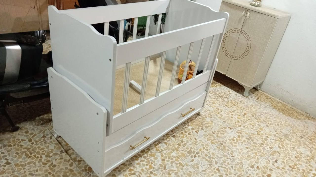 تخت مال طفل هزاز جديد للبيع
سعر 80 وبي مجال
***********
