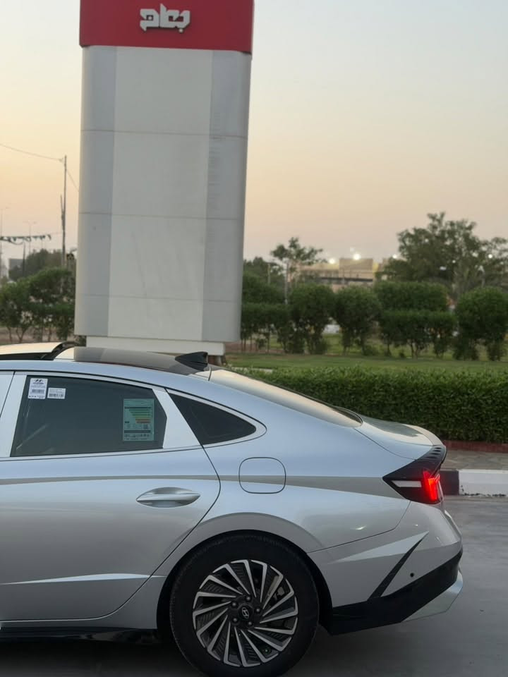 السلام عليكم
للبيع هونداي سوناتا هايبرد لمتدد فول اعللللللى مواصفات موديل 2025 دخول جديد سياره كنديه متطلع صوره 

الحادث المسطره الخلفيه صار بيه صبغ بدون ايرباك 
وربع الحاملغ صبغ 
السياره كنديه ماتطلع صوره👍

سياره ماشيه 30 الف 

السعر اتصل وتدلل 

المواصفات 

- فتحه سقف بانوراما

- اربع كامرات محيطيه

- حساسات امامي وخلفي وجانبي

- رادار امامي وجانبي وتحديد مسار 

- شفتات رياضيه بل ستيرن

- داتا شو بل جامه

- صندوق كهرباء فتح وغلق

- لايتات زنون بلادي 

- شاحن لاسلكي

- وضعيات اربعه للسياقه 

- داخل بيجي تدفئه وتبريد 

- بردات خلفيه بلاد

- اضائه داخليه بل دشبول وبيبان متغيرره 

- تشغيل عن بعد 

- امكانيه تقديم وترجيع السياره من ريمونت تشغيل يعني سياقه ذاتيه 

- مري كهرباء 

- مقاعد اماميه كهرباء

- شاشه كبيره متصلة

- بعد بيها هاواي مواصفات 

*********** واتساب  

 ‭***********‬ اتصال 

مكاني ديوانيه ام الخيل
