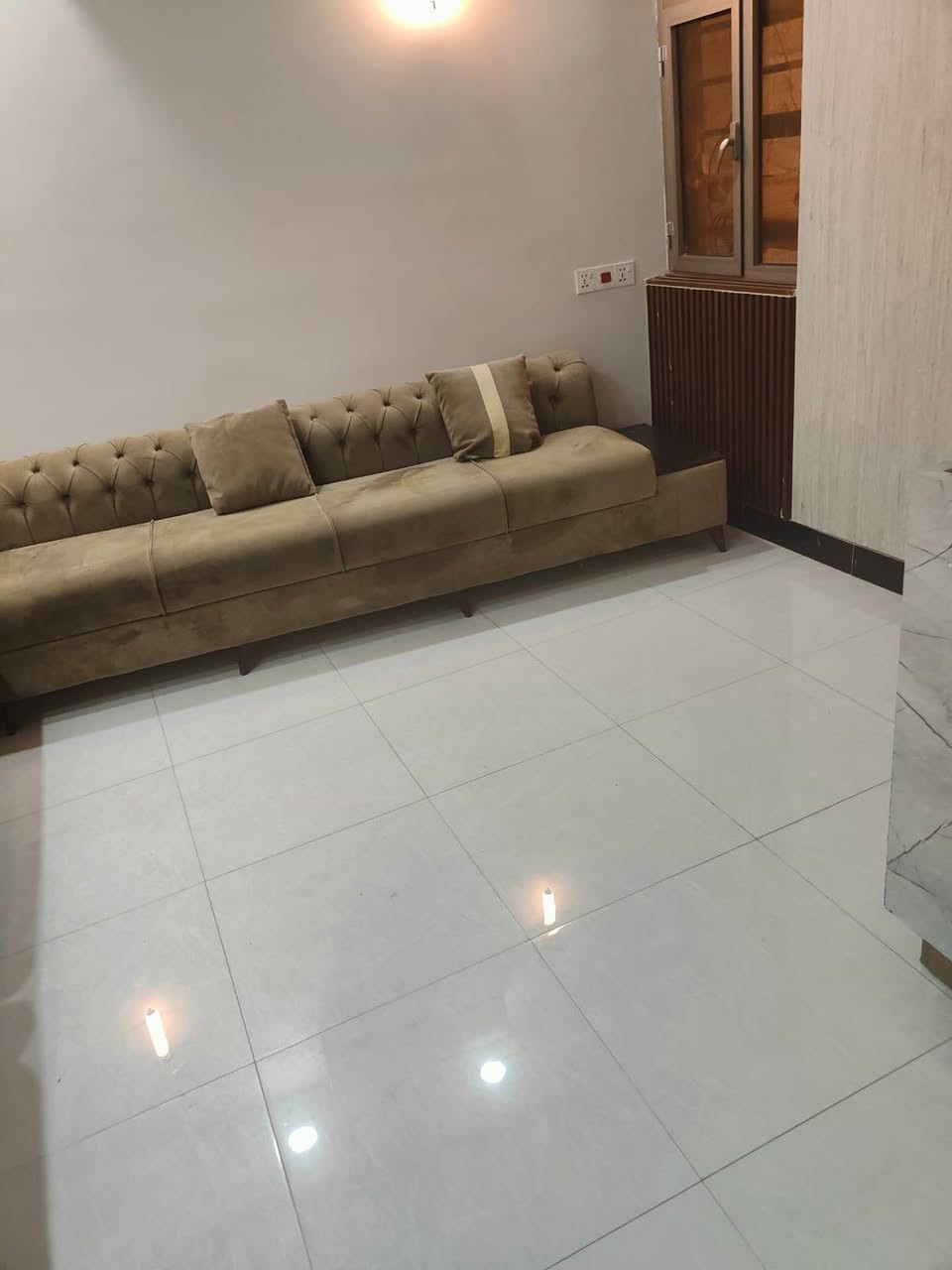 طخم حديث لون صحراوي جديد استخدام  اشهر سبب البيع لتجديد فقط سعر الشرا ء مليون وسعر  البيع ٥٥٠  وبيه مجال
***********
