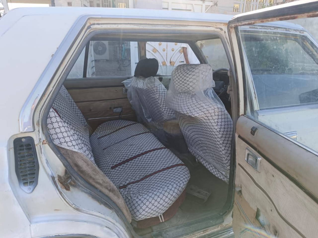 سوبر موديل ٨٢ محرك بطه سياره كشرتها بلاديه بس بوب معمرات مكانه الكوت سعر ٢٥ عليها غرامه ٣٥٠ تنكص من سعرها ***********
