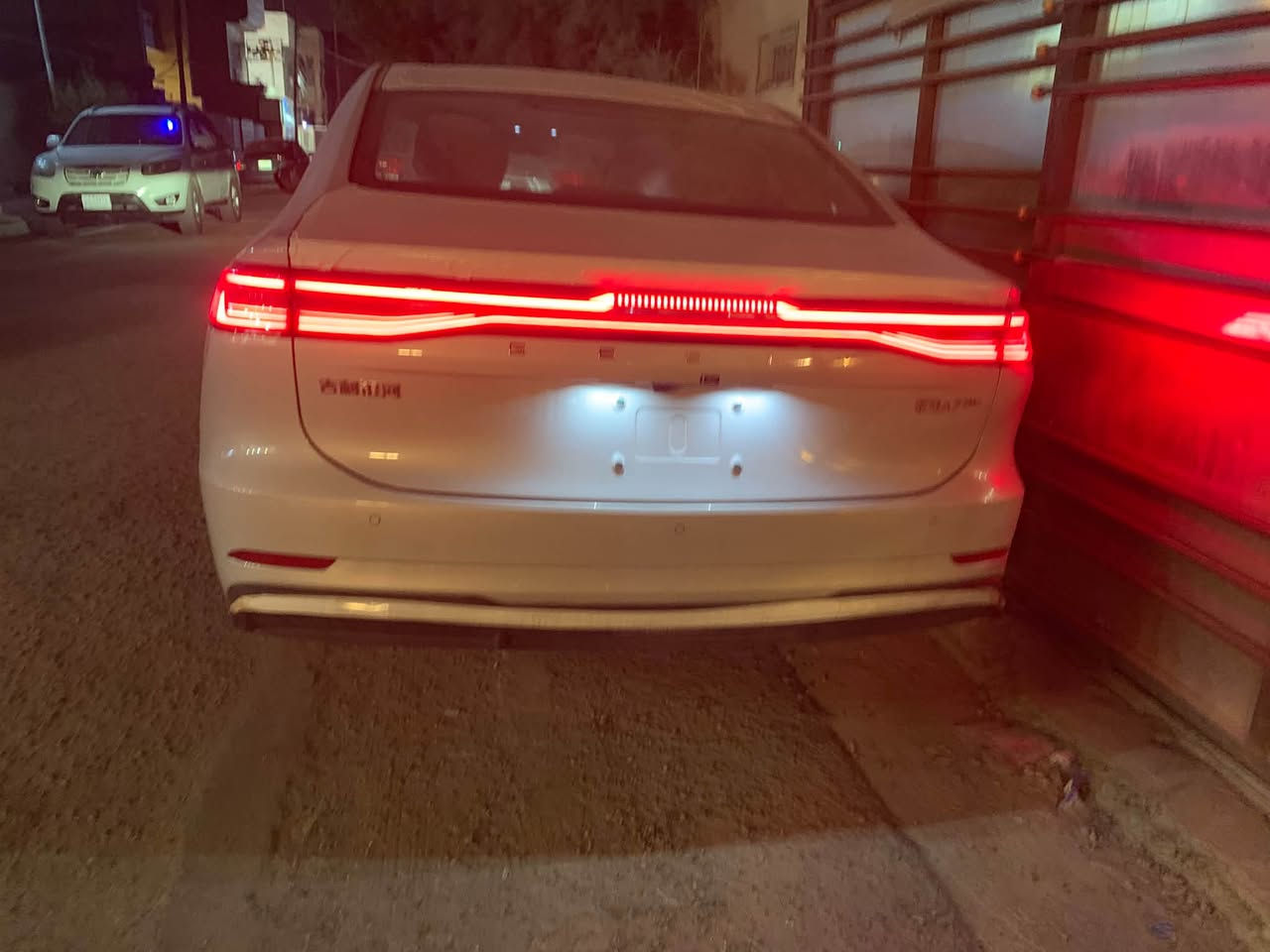 سلام عليكم جيلي A7 نص فول 5 كامرات لون سموك داخل جلد رصاصي  قمارة حديد زيرو بدون رقم 
مكان الاعلام 
***********
