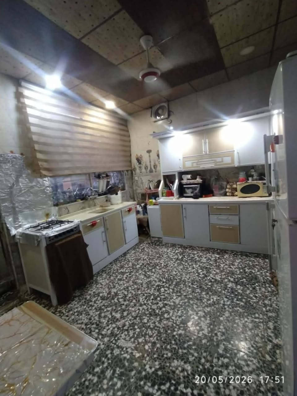 _بيت للبيع مساحة 200متر مربع.. طابو زراعي 

_الموقع: حله شارع 80(جهة كربلاء).. خلف مول نون.. باب الخروج خامس فرع 

_تفاصيل البيت (طابق واحد): 
• غرفتين نوم. 
• هول. 
• استقبال. 
• مطبخ. 
•منور بطول البيت. 
• حديقه. 
• طارمه. 

_للأستفسار مراسله الصفحه أو الأتصال على الأرقام التالية: 
***********
***********
