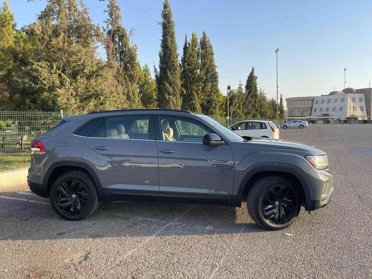 volkswagen Atlas Cross Sport 2021 V6

‎ئەتلەس کڕۆس سپۆرت se ٢٠٢١

‎ رەنگ چیمەنتۆیی
 V6 مكينه
‎١٤ هەزار میل رۆیشتیە
‎سەقف پانۆراما
‎بسمە 
‎تشغيل عن بعد
‎نظامي start stop
‎شاشە گەورە کار بلی و اندروید اوتو
‎کوشن جلد 
‎كوشين كارەبایی 
‎کشن گەرمی
‎بریک بسمە دوگمەی پارکینگ
‎کامیرا حساسی پشت و پێش
‎رادار پێش و پشت و تەنیشتەکان
‎شەحنی موبایل وایرلێس wireless car charger
‎دەرگایی پشتەوە کارەبایی
‎زور مواصفاتي تري تيدايه

‎

‎بن قەپاغی بەنزین ليدانةكى بچوكى هەیە سبوخە
‎هەموو بە شەرت 
‎ارباگ نەتەقیوە

‎فولكسواكن اطلس كروس سپورت ٢٠٢١ v6

‎لون اسمتي او سموك
V6 محرك
‎ماشيه ١٤ الف ميل
‎سقف بانوراما
‎بسمه تشغيل عن بعد 
‎نظام start stop
‎شاشه كبيره  كار بلى و اندرود اوتو
‎كشنات جلد 
‎کشن كهربايي
‎كشن تدفئه 
‎بريك بسمه
‎زر باركينگ مساعد گراج
‎كاميرا حساسات امامي و خلفي 
‎رادار امامي و خلفي 
Tتحديد مسار
‎نقطة عماء 
‎شحن وايرليس موبايل
‎باب خلفي كهربائي 
‎بيها بعد هوايه مواصفات

Hارباكات سليمه 
بدون حادث بيها طخه جوه قباق بنزين مصبوغه 
مكفوله من كلشي 
رقم جديد
‎

‎ رقم موبايل:  *********** أربيل, العراق

