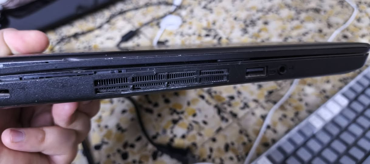 السلام عليكم عندي لابتوب اسمه Lenovo Thinkpad للدراسه والالعاب مثل GTA5 وببجي ومحاكي وغيره من الالعاب والسعر 250الف وبيه مجال وباقي التفاصيل يدخلي على الخاص رقمي 
***********
