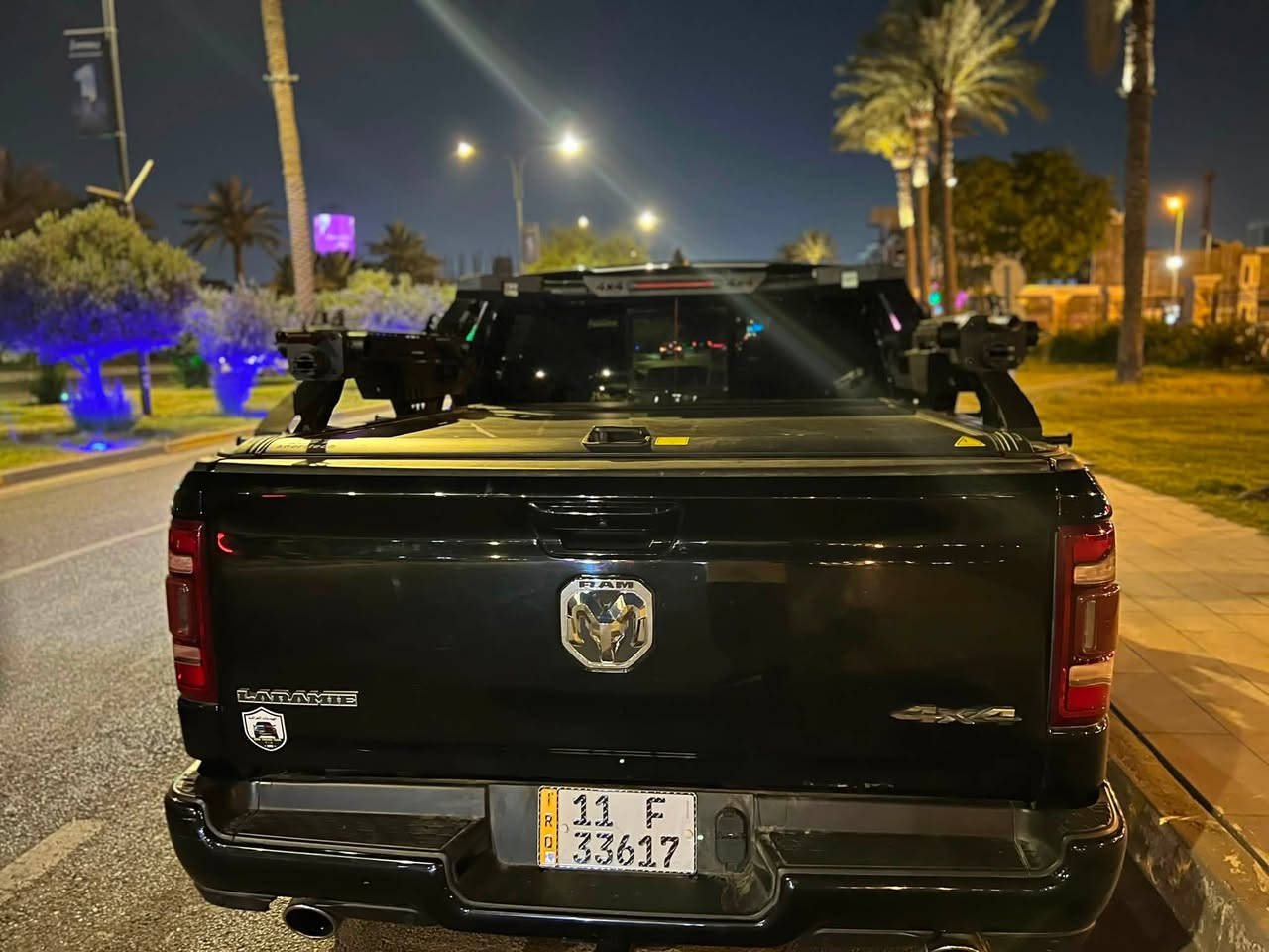 دوج رام 1500 لارامي فول فول مواصفات

الموديل 2023

المحرك : V8 5.7L .

رقم بغداد باسمي تحويل مباشر 

المواصفات :فول 1/1 

بنوراما 

دوس كهرباء 

* دفع رباعي 4x4. فور ويل

* رادار تفاعلي مع مانع تصادم. 

* نقطة عمياء. 
* دوسات جانبية كهربائية.

* المصابيح الأمامية زنون.

* كشافات الضباب زنون. 

* المصابيح الأمامية والمصابيح الخلفية LED. 

* دخول ذكي (بصمة). 

* تشغيل عن بعد.

* مقاعد من الجلد الفاخر. 

* المقاعد الأمامية تبريد وتدفئة

*الستيرن تدفئه 

* شاشة كبيرة يدعم كاربلاي .

* نظام ملاحة نفكيشن GPS.

* مانع تصادم خلفي. 

* مكيف خلفي.

*محدد سرعة.

* مرايا كهربائية جانبية.

* شاحن موبايل لاسلكي (واير ليس).

* الشباك الخلفي كهربائي. 

* المرايا الجانبية تدفئة. 

* باب الصندوق كهربائي.

* غطاء من سلايت

* هاند بريك كهربائي.

* حساسات امامية. 

* حساسات خلفية. 

* مرايا مع خاصية التعتيم الذاتي. 

* مساحات تخزين إضافية .

*باب طويل .
السعر 320
ملاحضه السياره الصندوك دبل كود السياره بس مصلحه 
 ما بيه درسه اليسرى الكهربائيه

***********

