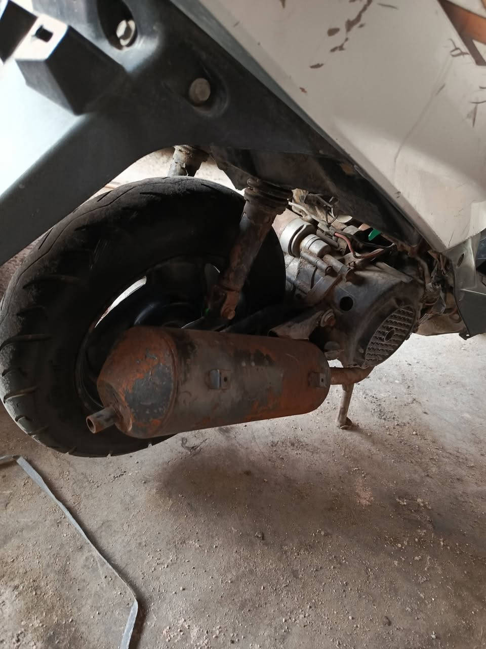 السلام وعليكم لبيع ترهم مراوس حسب القناعه دراجه سكنس صيني دراجه حلوه شلعه تخبل تشغيل نركه سلف تايرات جديد باتري جديد  كابريته جديده البصره الهارثه السعر 325 وبيه مجال 
***********
