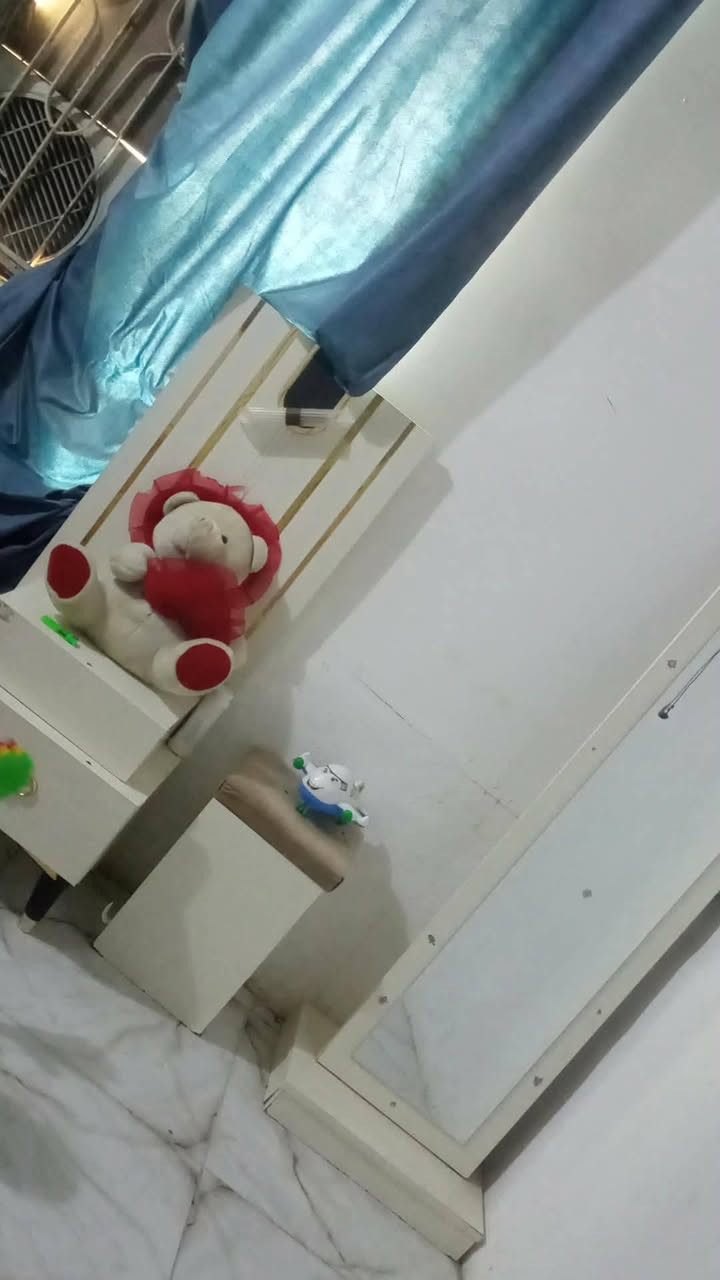سلام عليكم  غرفه تركيه  للبيع السعر 350 وبيه مجال حك جيتك غرفه يعوزه بس مره اي شي مابيه الغرفه ماتعبك ولا شي  الاستفسار *********** رقم الجوال مال اني وخاص هم اتواجد
