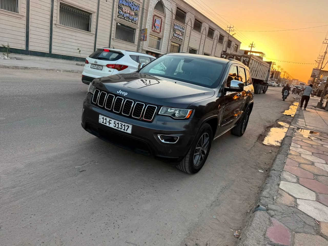 سلام عليكم جيب شيروكي موديل 2018لمتدد فول عده الفتحه رقم بغداد بسمنه السياره جديده خير من الله وراد امريكي حادثه جانبي باب السيايق مبدل نفس لون الباب الي ورا السايق بي شوي بارد اما الباقي كفاله السعر ١٧٥ وبيه شوي مجال البصره قضاء المدينه 
رقمي ***********

***********
