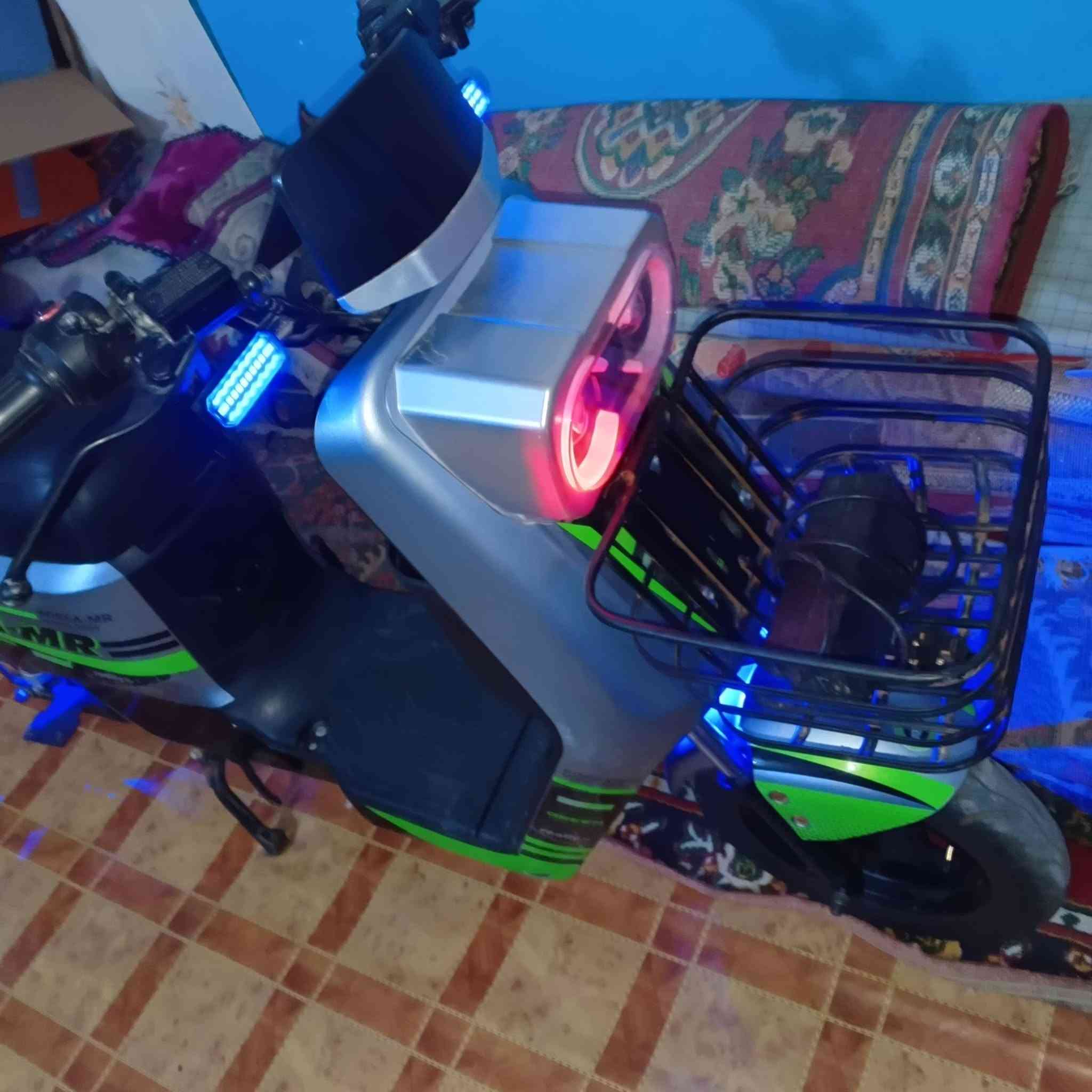 للبيع دراجه شحن R7 بطاريات دبل كبار سعر 300 قضاء الدير *********** موديل 26 اخت جديدة 7 ألوان سرعتها 109
