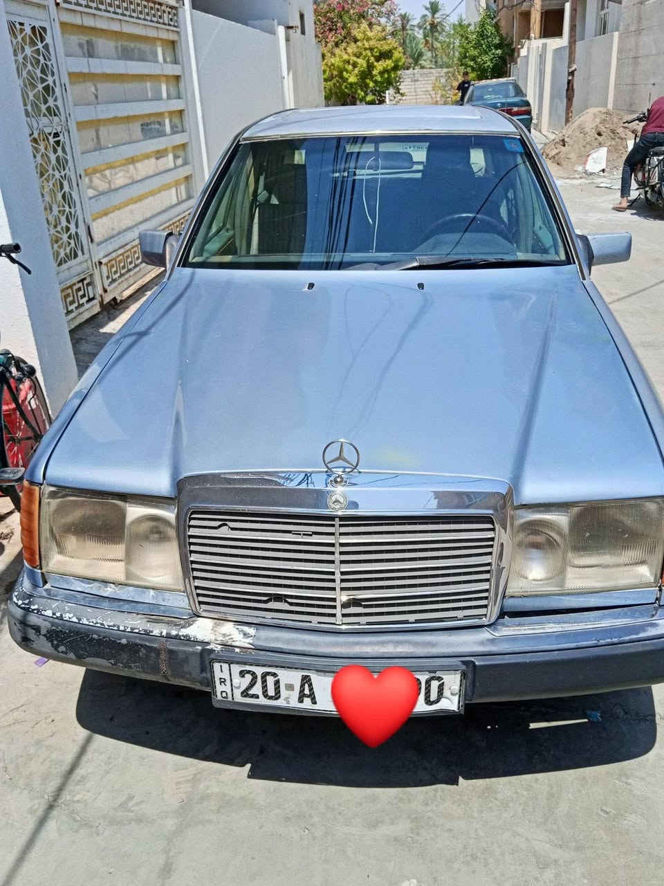 السلام عليكم 
مارسيدس دب موديل 92 
محرك بطه 3000 لاتنقص ولاتبخر 
رقم  ديالى بسمي
سعر 60 بيه مجال 
رقم الهاتف ***********
               ***********
