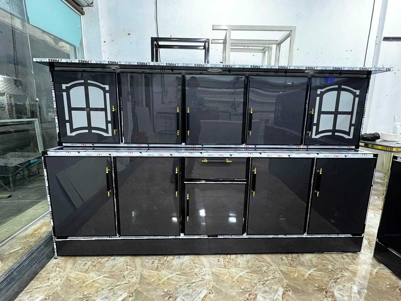 كونترات. حطاطه جديد سعر المتر 100 الف.  
سعر الكونتر المترين ونص مع ملحق مع سنك مع مرمر 550. 
كونتر مترين مع ملحق مع سنك متر ونص مع مرمر 450 الف. 
كونتر ثلاث متر مع ملحق مع سنك متر ونص. 650 الف 
سنك متر ونص مرمر. سعر 150 الف.  
شرط حطاطه.  عنوان. الرمادي تأميم. 
قريبااا جددا   افتتاح معرض اثاث في  مدينه راوه الحبيبه 
باقي الكونترات كل كونتر له سعر 
تواصل.  ***********.
