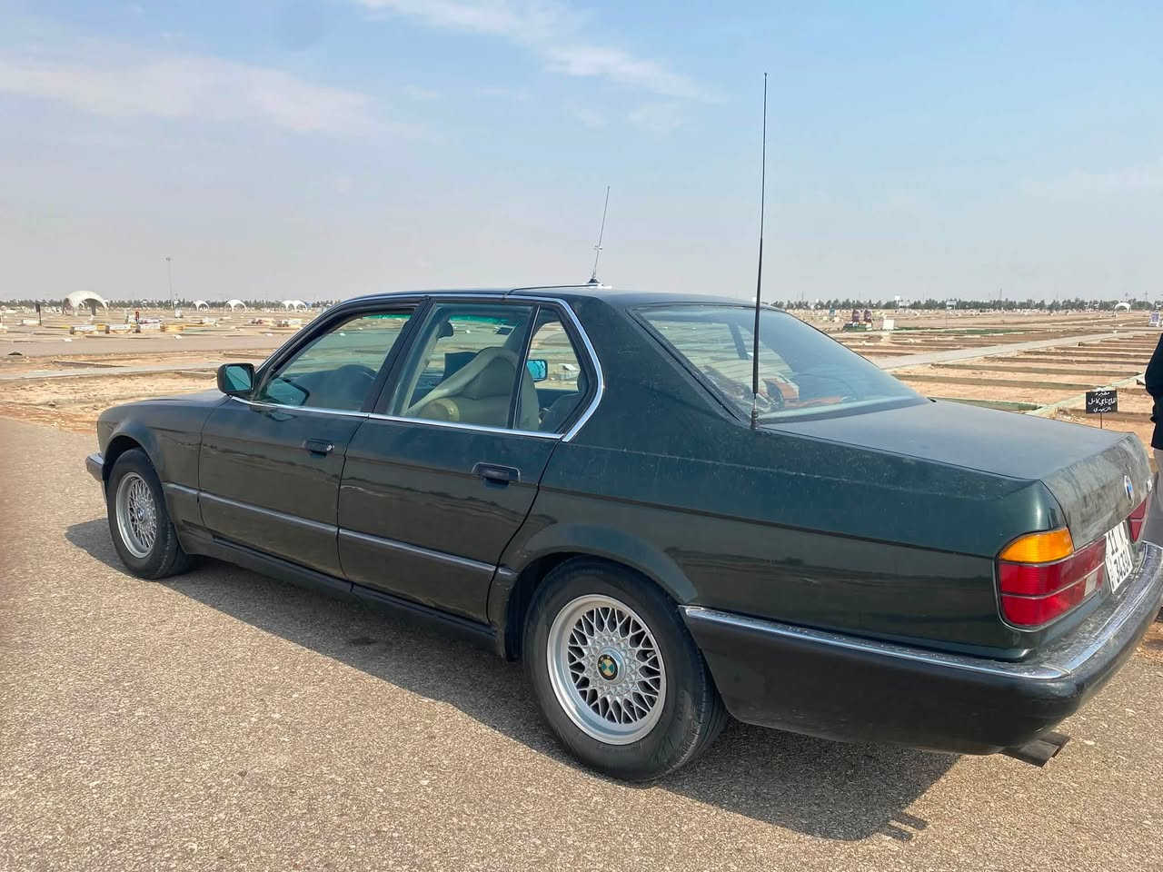 بيئم حجم 735 مكينه وكير بلادي موديل 1990 رقم بغداد بسمي 
تحويل مباشر سنويه إلى 28 مصبوغه عام لون زيتوني للجماليه فقط سياره عل لبلاد  داخل بيجي كهربائيات كله شغاله تبريد حداديه تخم تاير  دبل جكمجه دبل تكوه مضخم مسجل شاشه بلوتوث كشنات جلد بلاء بيجي لايت زنون نفس الصوره السعر خاص المكان  البصره الزبير
متواجد علا هاذ الرقم فقط :***********
