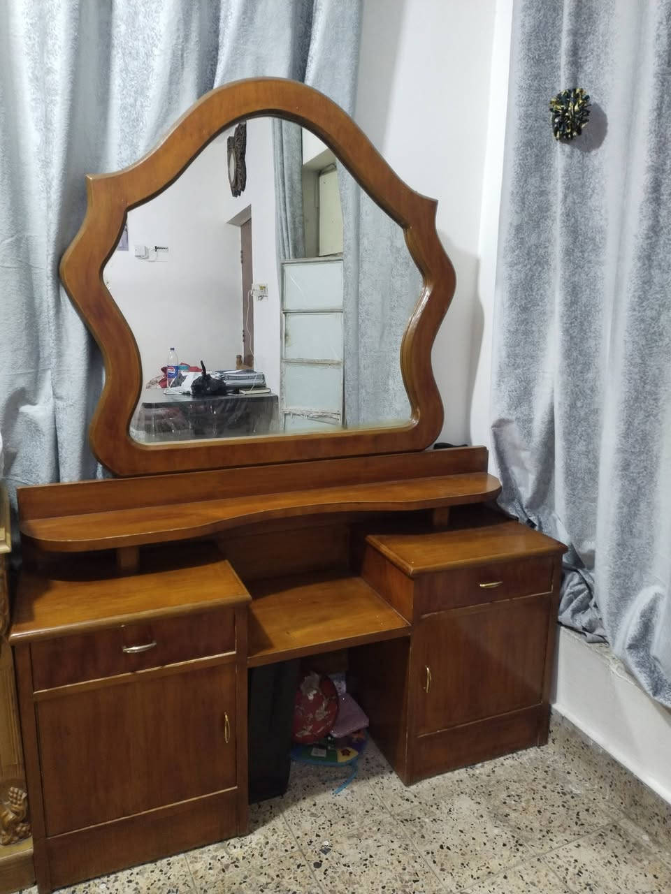 السلام عليكم دوشك للبيع السعر 60 وبي مجال بسيط وسعر الميز 75 وبي مجال الشراي يتفضل خاص العنوان بغداد الجديدة النعيريه قرب كنيسة مريم العذراء

