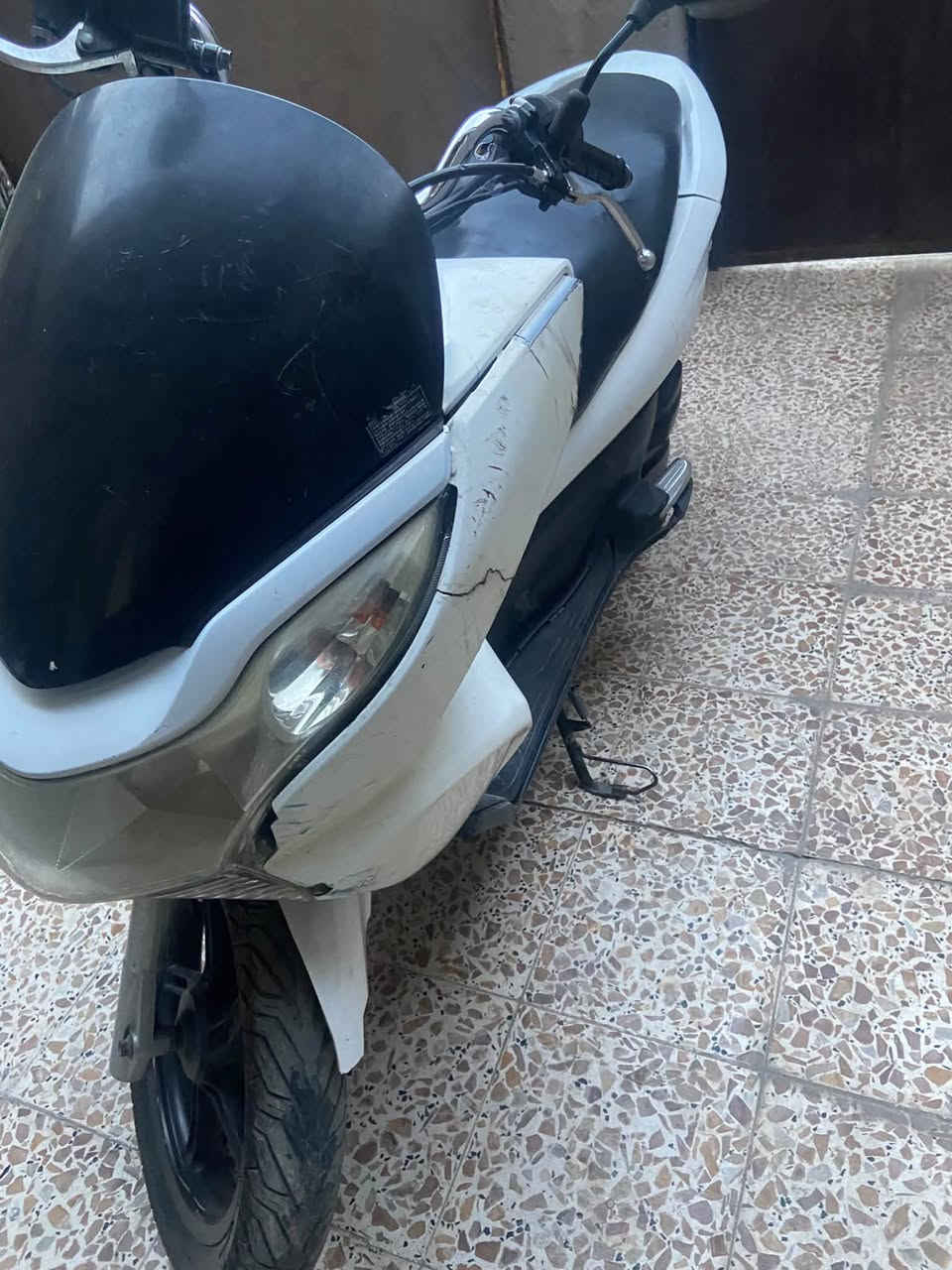 تفتصيل بلصور

نص مكتوب في الصور:
- كروب بي سي اكس 2024 pcx
- سلام عليكم دراجه بي سي اكس جيل اول دراجه كفراتها كدامك الدراجه تخربط مكينه ممفتوحه السعر ٧٥٠ وبيها مجال مكان الحسينيه رقم التلفون ***********